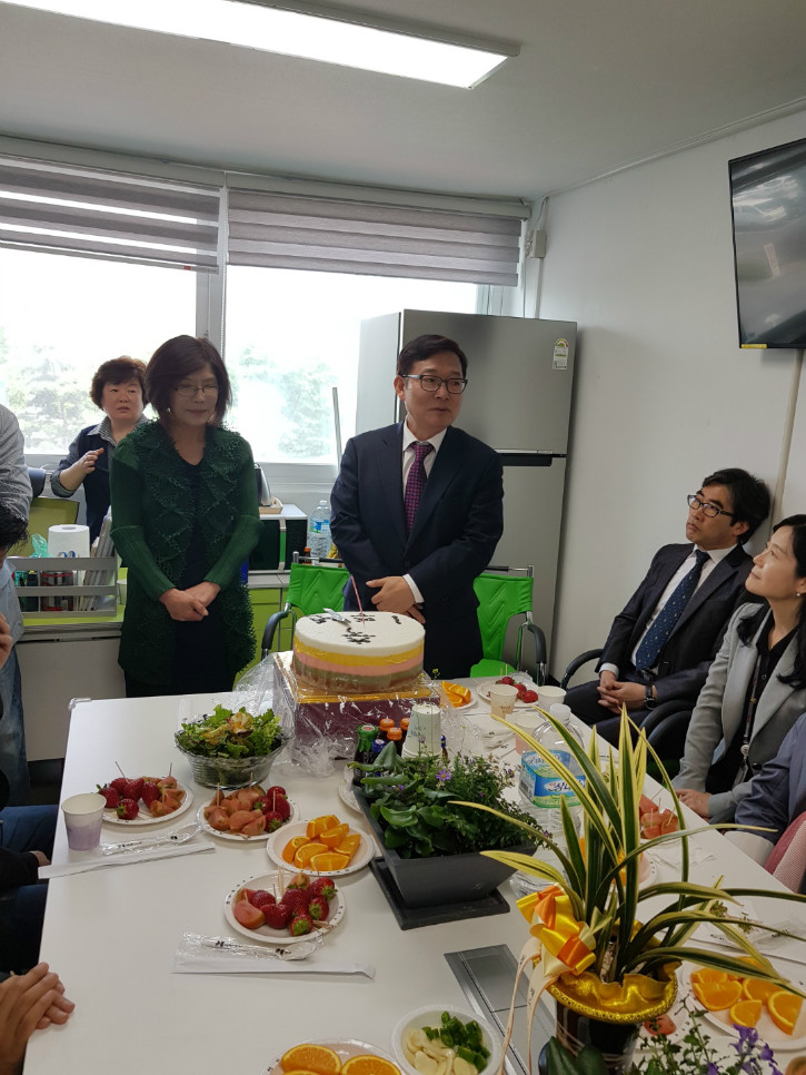 1주년 개소식 위원장님 20190428_211332111.jpg