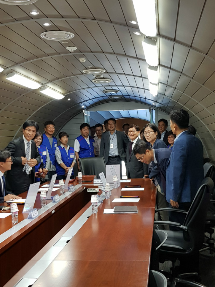 20180917_11215진상규위원장과 위원들 환하게웃기 8.jpg